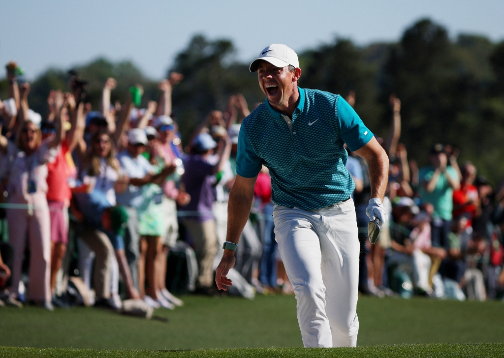 Rory McIlroy celebrates after his 18-hole birdie. 